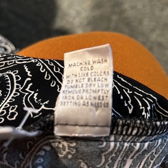 CHICO’S Black and White Blouse puff sleeves size 3 (XL) - Picture 8 of 8